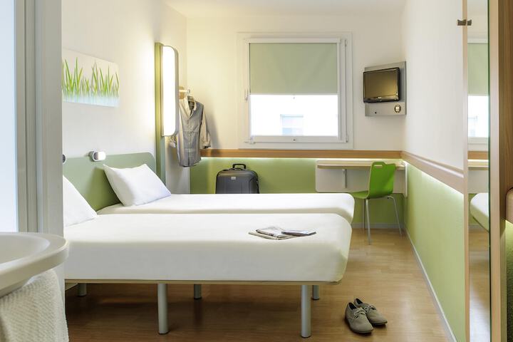 Room 13 of 39