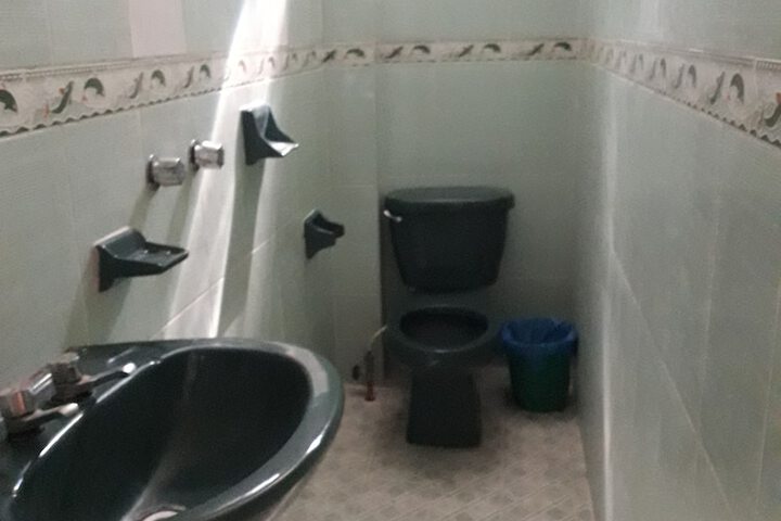 Room 6 of 8