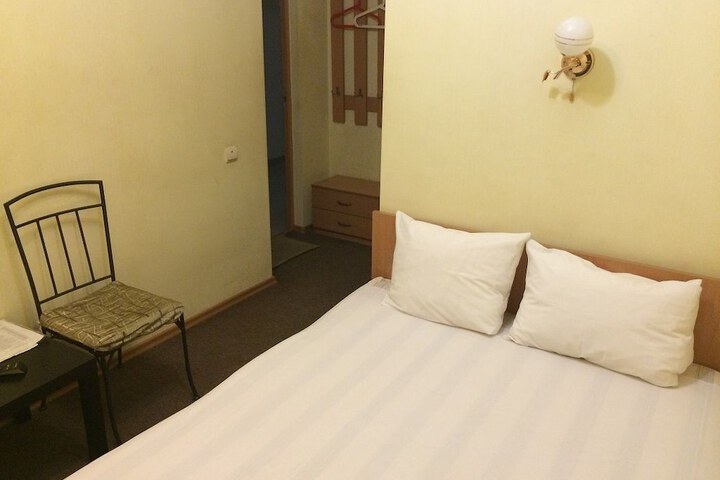 Room 3 of 110