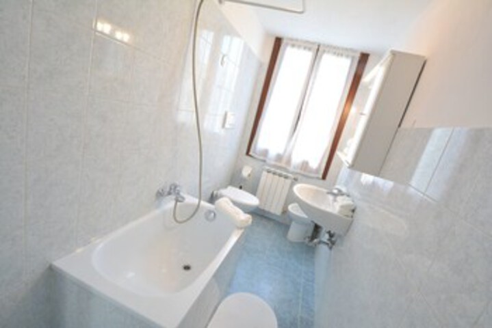 Room 4 of 20
