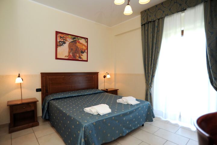 Room 5 of 52