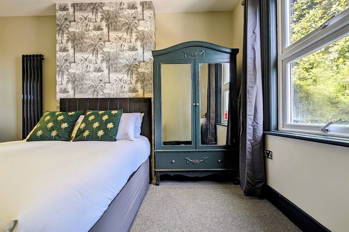 Room 73 of 125