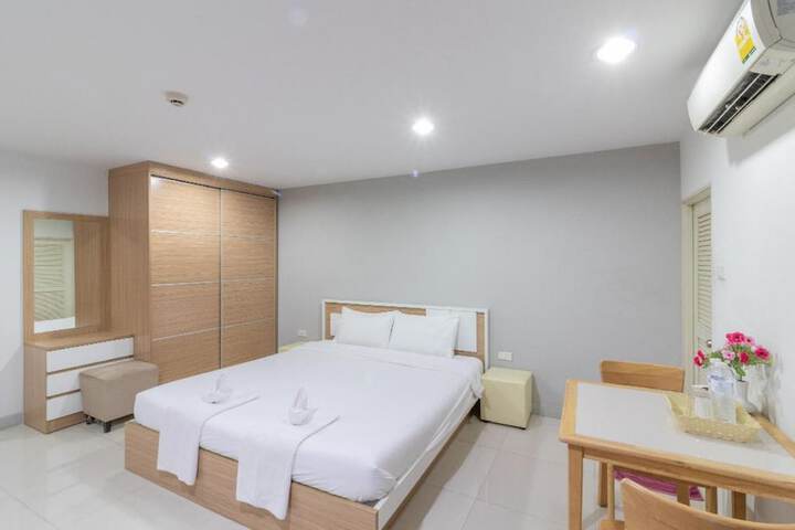 Room 4 of 17