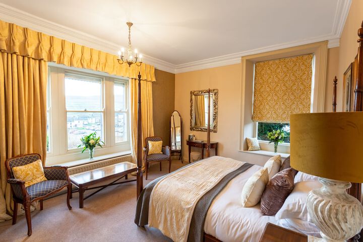Room 8 of 240
