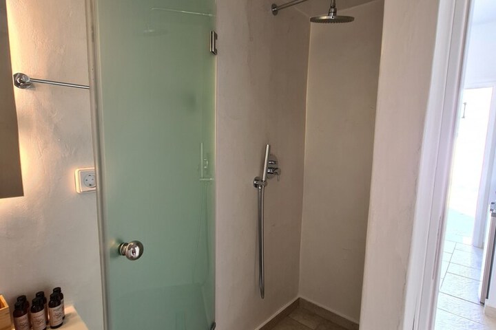Room 47 of 101