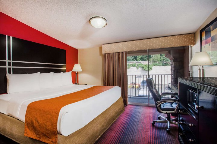 1 King Bed (7 of 11)