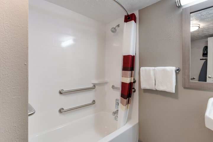 ADA Accessible Standard King (5 of 22)