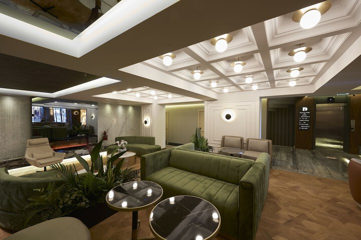 Lounge 29 of 32