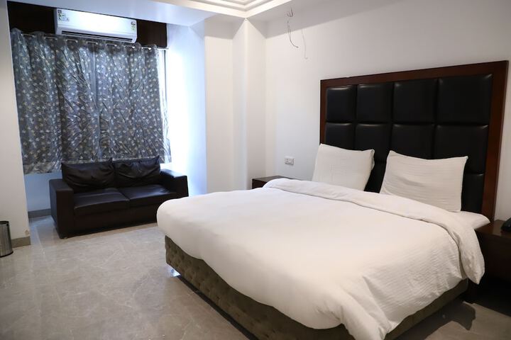Room 3 of 13