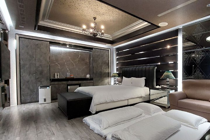 Room 27 of 69