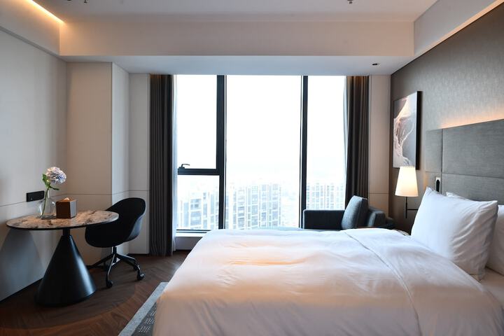 Room 43 of 82