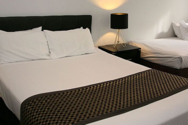 Room 10 of 32