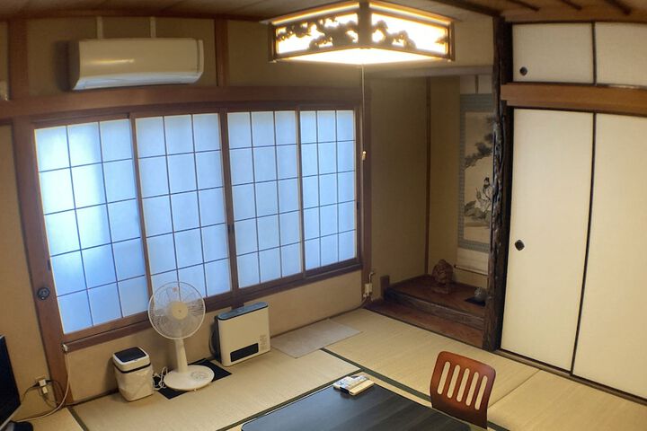 Room 28 of 74