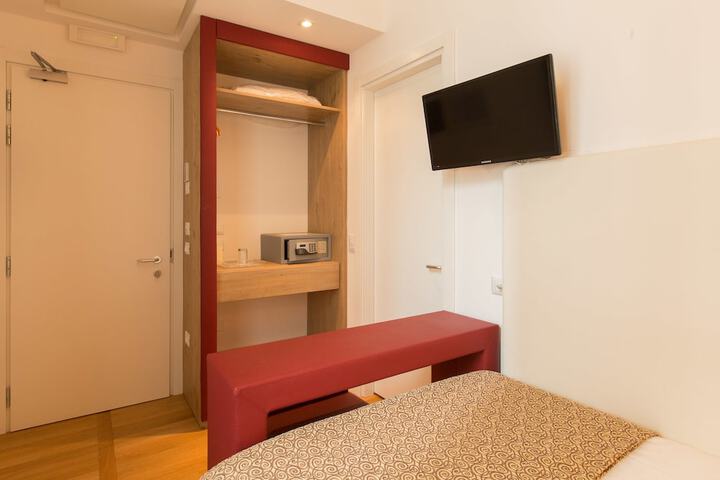 Room 69 of 169