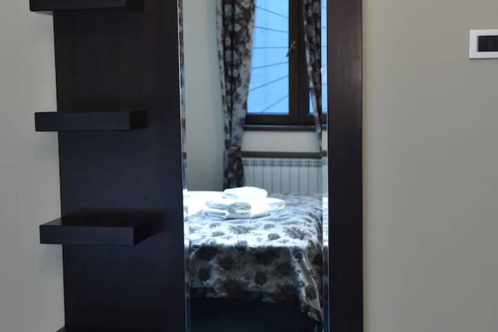 Room 8 of 27