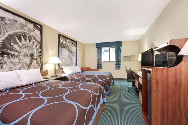 1 Queen Bed Accessible Room (8 of 13)