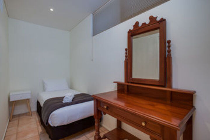 Room 13 of 32