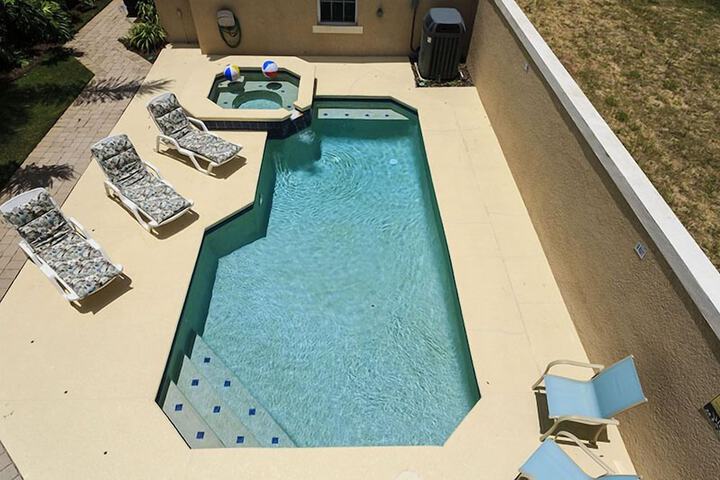 Pool 21 of 44
