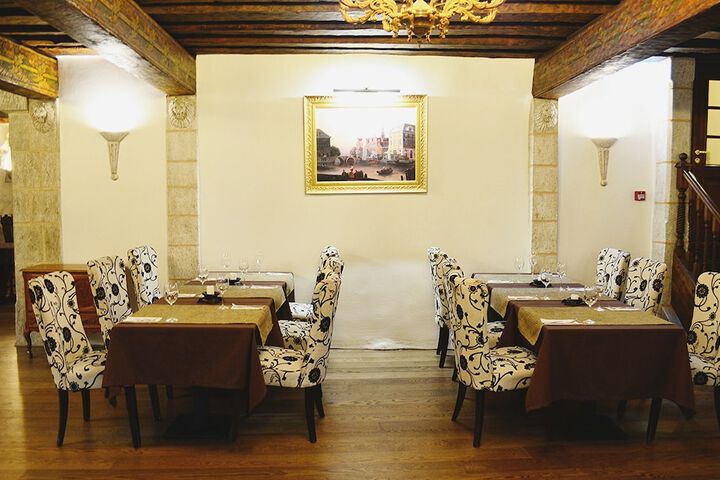 Dining 78 of 119