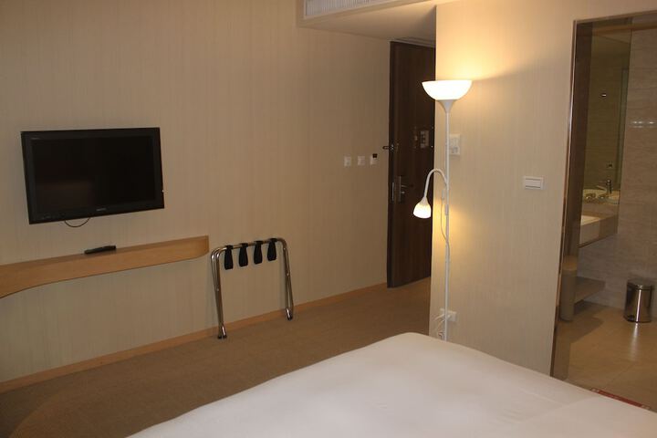 Room 21 of 103