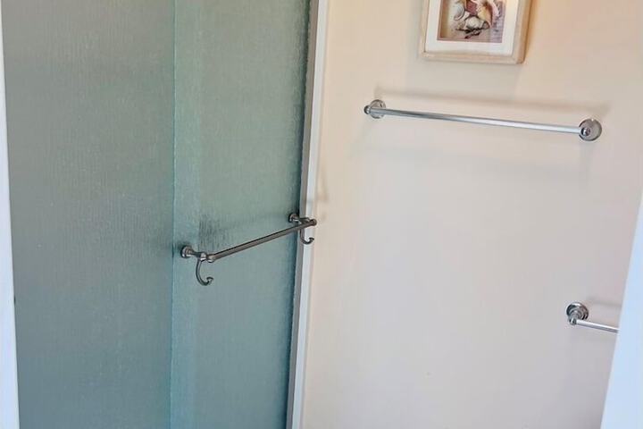 Room 33 of 74