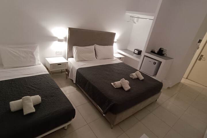 Room 16 of 33