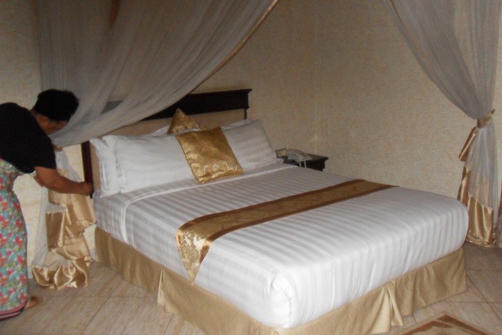 Room 6 of 27