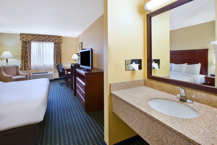 1 King Bed (6 of 6)
