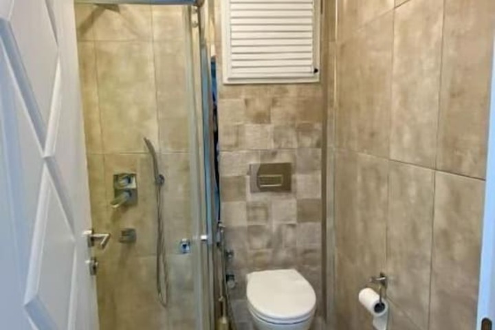 Room 16 of 25