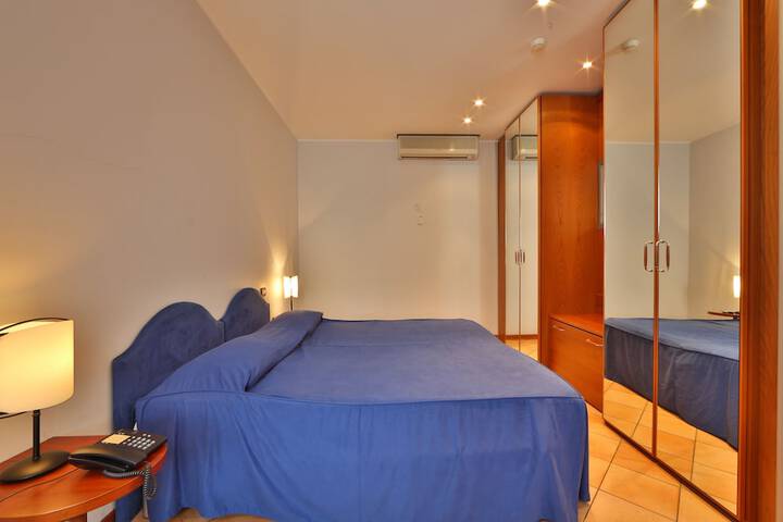 Room 4 of 55