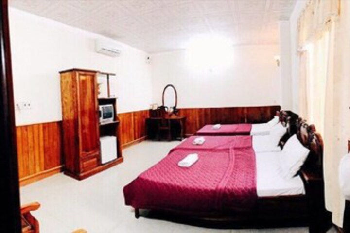 Room 8 of 17