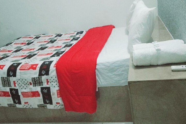 Room 6 of 13