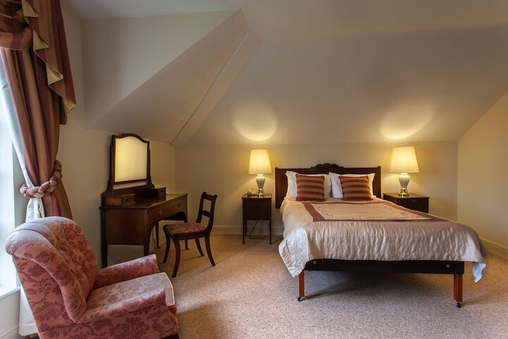 Room 4 of 141