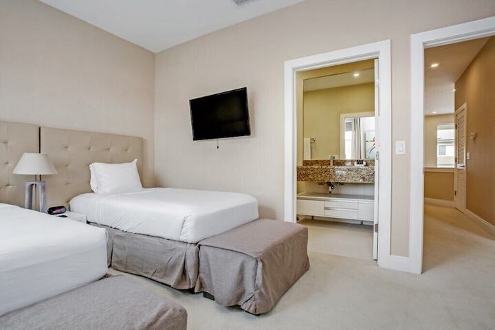 Room 3 of 64
