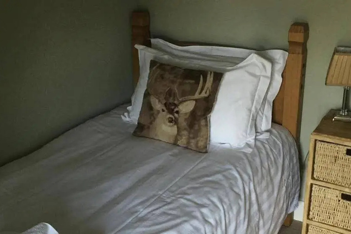 Room 3 of 10