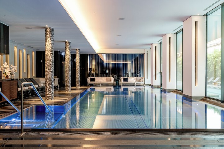 Pool Hotel