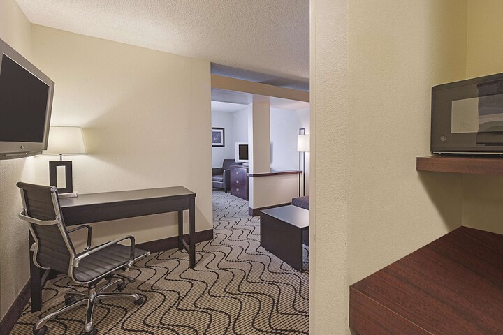 Room 11 of 40
