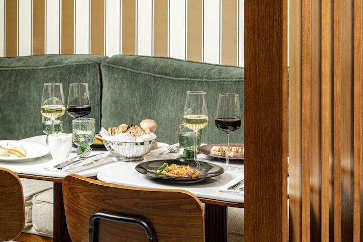 Dining 69 of 91