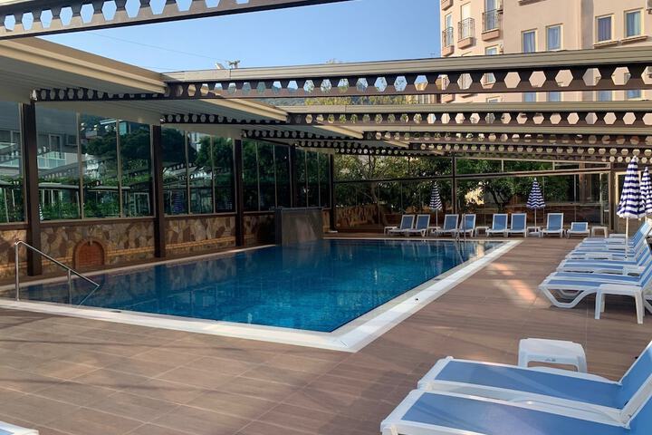 Pools & Facilities