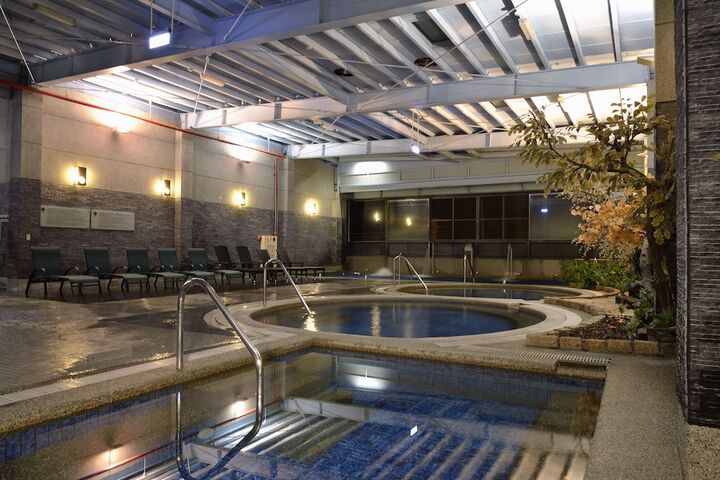 Pool 13 of 40