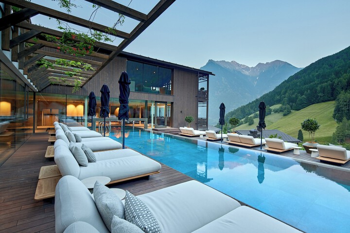 Pool 11 of 27