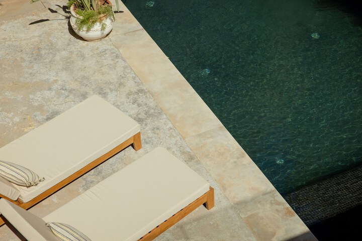 Pool 76 of 152