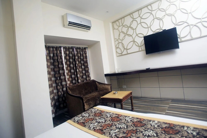 Room 2 of 11