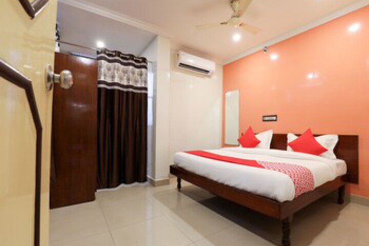 Room 9 of 20