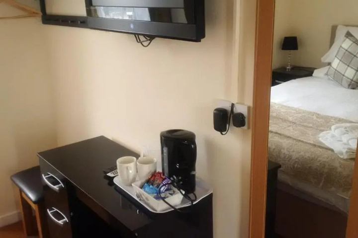 Room 8 of 14