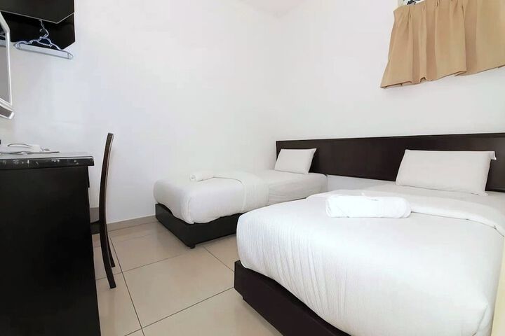 Room 10 of 23