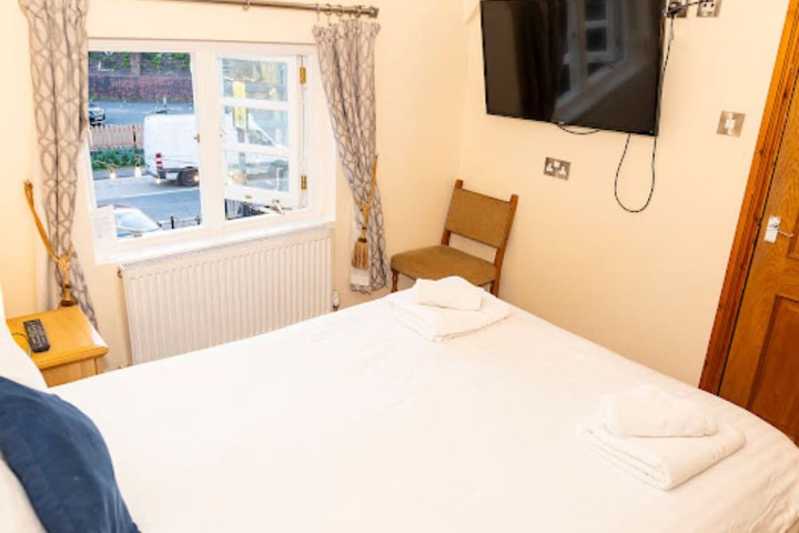 Room 9 of 49