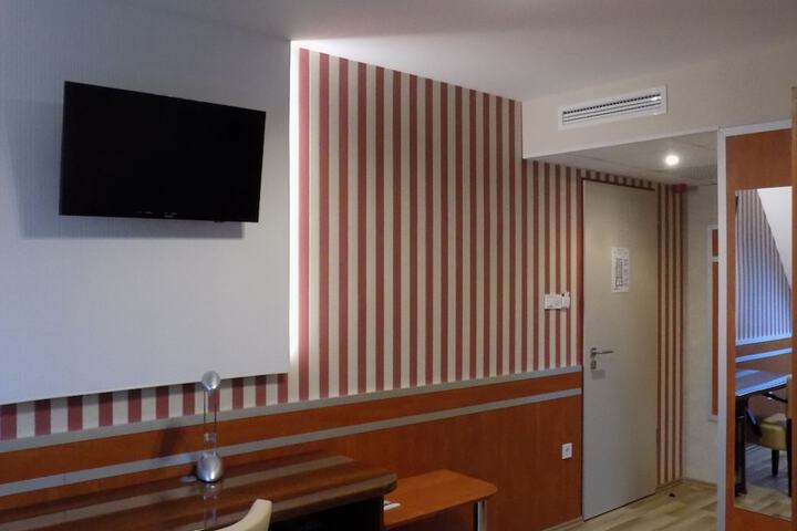 Room 5 of 41