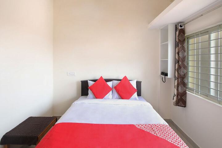 Room 6 of 12