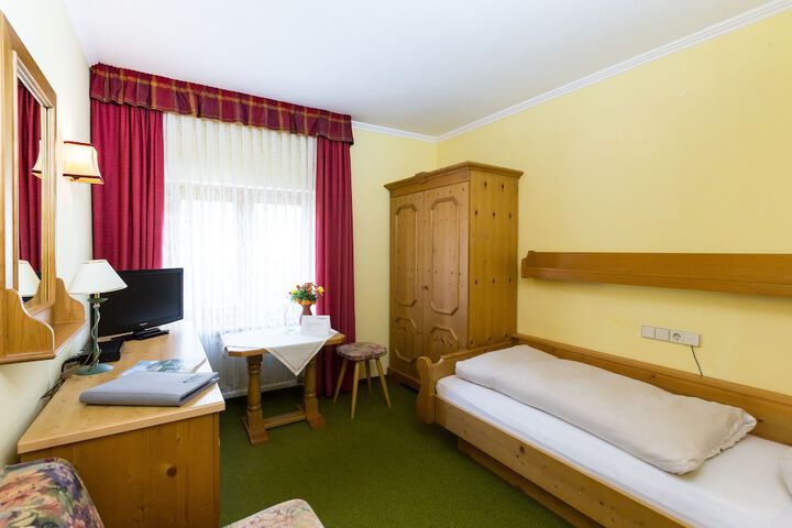 Room 5 of 91